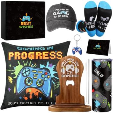 Imagem de Sieral 8 Pcs Gamer Gifts Box Video Game Gift Ideas Gaming Birthday Socks Keychain Hat Tumbler Cushion Cover Gift Card Wooden Gaming Headset Stand Gaming Room Decoration for Gaming Theme Gift Supplies