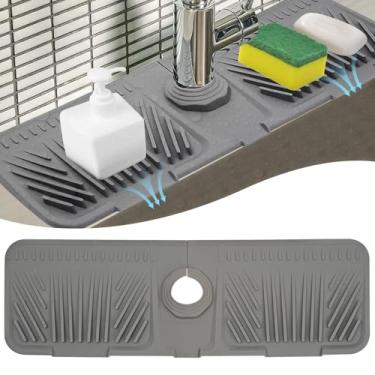 Imagem de Qinthory Tapete de torneira de silicone de 44,5 x 14 cm para pia de cozinha, protetor de pia bandeja coletora de gotejamento, suporte de esponja de sabão, base de torneira ≤ 2,7 cm (cinza)