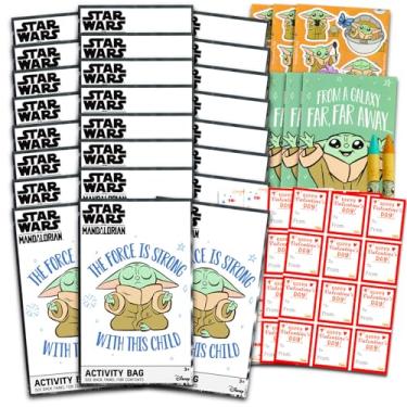 Imagem de STAR WARS Baby Yoda Cartões de Dia dos Namorados para Escola – Pacote com 24 conjuntos de atividades Baby Yoda com etiquetas Presentes de Dia dos Namorados Lembranças para Crianças Conjunto de Troca