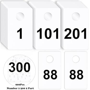 Imagem de 600 peças de etiquetas de plástico para cheques de 2 partes para casacos, bilhetes de cheque de 3,8 x 6,3 cm, cartões de número de 1 a 300 com orifícios, etiquetas reutilizáveis de quarto, bilhete de