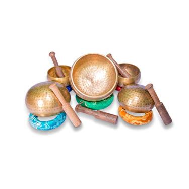 Imagem de Conjunto de 5 tigelas tibetanas para meditação autêntica de 7 metais, para ioga, cura de chacra, relaxamento profundo, alívio de estresse e mindfulness, feito à mão no Nepal, vem com almofadas de seda e 5 bastões