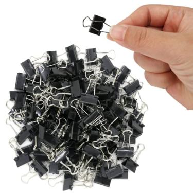 Imagem de Pacote com 120 clipes de minifichário, clipes de fichário preto, pequenos clipes de papel 15 mm 5/8 pol. Clipes de escritório em tamanho micro para escritório e negócios em casa.
