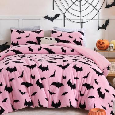 Imagem de weigelia Conjunto de edredom de Halloween tamanho casal – 3 peças com tema de morcego rosa e leve de veludo macio (1 edredom completo + 2 fronhas)