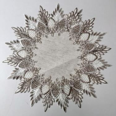 Imagem de Jogo americano redondo de renda macramê toalha de mesa bordada, pequena, de linho, resistente ao calor, toalha de mesa natural para casamento, festa de férias, tapete de vaso de café, 38 cm, pacote