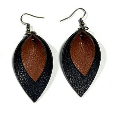 Imagem de TIANHONGYAN Brincos femininos de couro boho com folhas em gota de lágrima, feitos à mão, boêmio, leve, de couro de camada dupla, pingente de gota, joia para presente, Small, Couro, Sem pedra preciosa