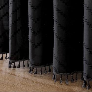 Imagem de OWENIE Cortina de chuveiro de tecido preto, cortinas de chuveiro boho para banheiro chique tufado Chevron listrado texturizado com borla, estilo hotel macio, casa de fazenda, lavável na máquina, 72 x