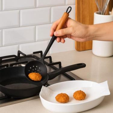 Imagem de Escumadeira De Silicone Cabo Madeira Multiuso Fritura Escorrer Cozinha