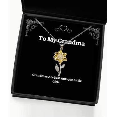 Imagem de SpreadPassion Presentes engraçados para avó, Grandmas are Just Antique Little Girls, colar com pingente de girassol da Grandchild