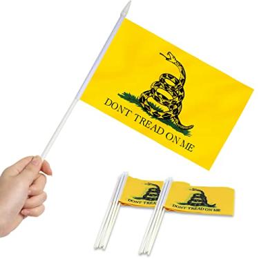 Imagem de Anley Don't Tread on Me Mini Flag 12 Pack - Hand Held Small Miniature Gadsden Flags on Stick - Resistente ao desbotamento e cores vivas - 5x8 polegadas com poste sólido e topo de lança