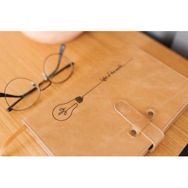 Imagem de Bíblia com capa de couro legítimo caramelo "light of the world" - Cort