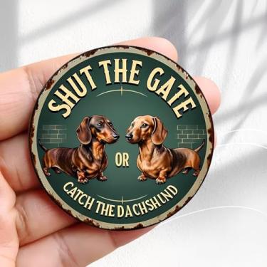 Imagem de Design de placa de dachshund com ímã de geladeira vintage - adesivo de geladeira redondo acrílico de 5,8 cm, presente de decoração retrô, tamanho perfeito para geladeira, armário ou qualquer