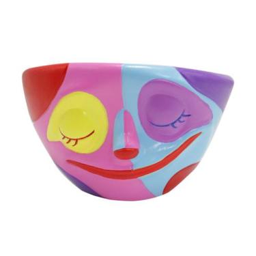 Imagem de Design de rosto abstrato colorido de resina criativa em vaso de flores