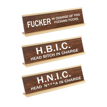 Imagem de Dekorbay Fucker In Charge HNIC HBIC 3 peças placas de mesa engraçadas decoração para escritório novidade placa de nome hilariante presente para homens mulheres gerente colega de trabalho acessórios 50