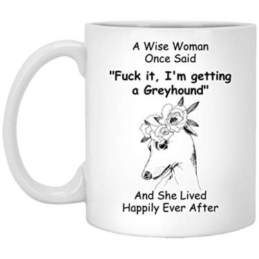 Imagem de Lovesout Presentes florais engraçados para mãe de cachorro Greyhound para mulheres Dia das Mães 2025 A Wise Woman Once Said Caneca de café com citações divertidas copo de cerâmica branco 325 ml