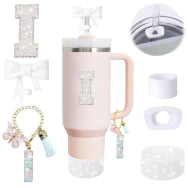 Imagem de Conjunto de 6 peças de acessórios de copo Stanley branco adequado para Stanley Cup 850 g 1,134 g, incluindo pingente de alça, adesivo inicial personalizado, topo de palha, bota de silicone brilhante,