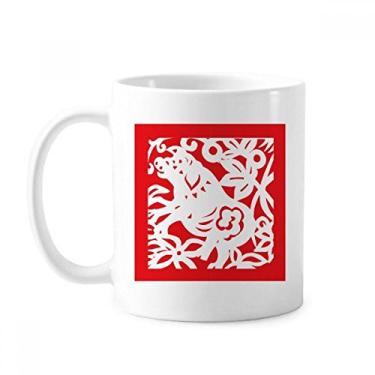 Imagem de Caneca de porcelana de café de cerâmica com porco de corte de papel