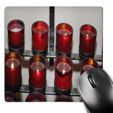 Imagem de 3dRose Mouse pad LLC 20 x 20 x 0,63 cm, alguns castiçais vermelhos com sete velas acesas na Igreja Católica da Adoração (mp_52131_1)