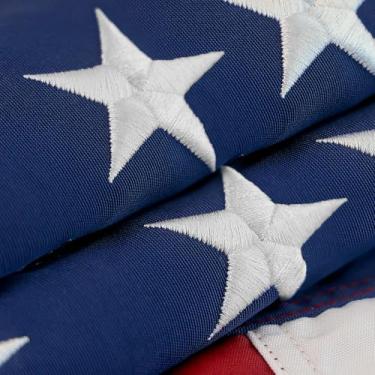 Imagem de Bandeiras americanas para uso externo 7,5 x 12,5 cm, bandeiras americanas não desbotam para uso externo, resistente ao ar livre, bandeira americana de longa duração, estrelas bordadas com ilhoses de