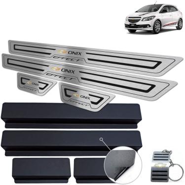 Imagem de Soleira Chevrolet Onix Effect 2013 a 2019 Preto Baixo Relevo