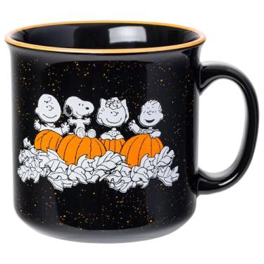 Imagem de Silver Buffalo Fantasia de Halloween Peanuts com Charlie Brown, Snoopy, Woodstock, Lucy e Linus Caneca de cerâmica Camper, 590 ml