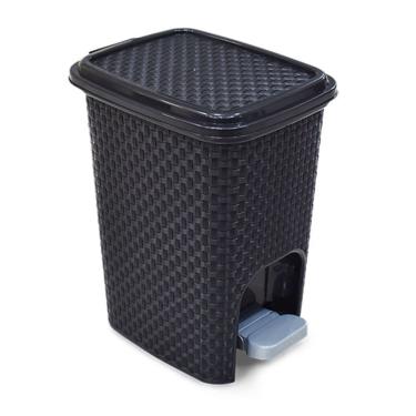 Imagem de Lixeira Plástica 7 Litros Rattan Preta com Pedal - Design Elegante e Higiênico