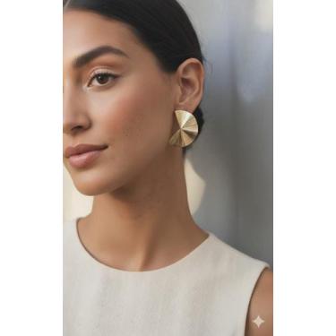 Imagem de Brinco Leque Dourado  Bijuteria Elegante e Moderna - Deusa Modas