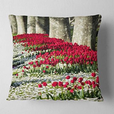 Imagem de Designart Manta floral de tulipas selvagens na floresta pastagem para sala de estar, sofá, enchimento de almofada de alta qualidade + capa de almofada impressa em ambos os lados 45,72 x 45,72 cm