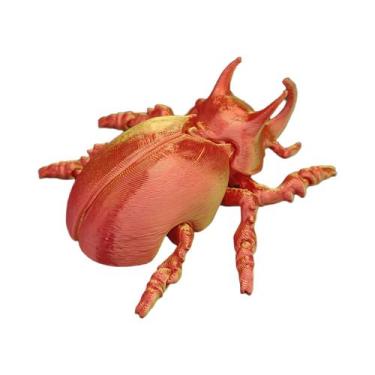 Imagem de Escultura De Besouro Impressa Em 3D Multicolorida, Estátua Vibrante De