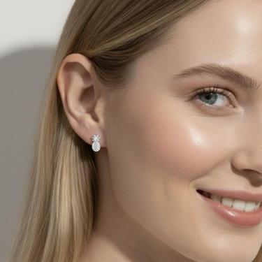 Imagem de Brinco Infantil Abacaxi Semijoia Banhada a Ródio Prateado Pequeno Soul