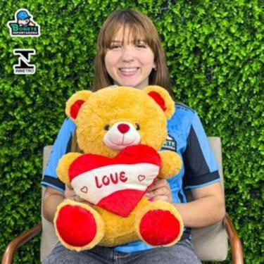 Imagem de Urso de Pelúcia 40cm com Coração LOVE  Macio, Lavável e Fofinho - Toy 
