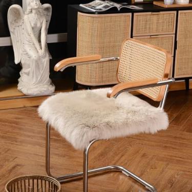 Imagem de IRIWOOL Capa quadrada de pele de carneiro para cadeira, tapetes super macios para sofá de quarto de estar 45,7 x 45,7 cm (cinza cremoso, 45,7 cm x 45,7 cm (pacote com 1))