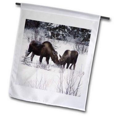 Imagem de 3dRose fl_14600_1 Galochas de inverno comendo alce e panturrilha comendo ramos de inverno no campo de neve, 1 bandeira de jardim, 30,48 x 45,72 cm