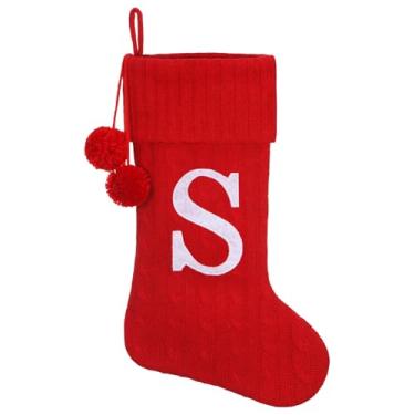 Imagem de Pxniy Meia de Natal personalizada de 48 cm - malha vermelha com monograma bordado e pompons, cabide de lareira familiar para decoração de férias, letra vermelha S