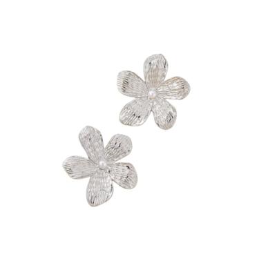 Imagem de Um par de brincos femininos, elegante em forma de flor com enfeites de centro de flores e detalhes de pérola sintética, adequado para uso diário e férias, prateado