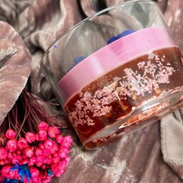 Imagem de Vela Jardins de Pemberley 110g- Pera Madura e Rosas Inglesas - Mão de 