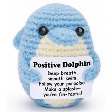 Imagem de Weming Positive Encouragement – Mini Crochet Dolphin Plush with Message Sign, Handmade 4-inch, Fin-Tastic Pun, Kawaii Desk Shelf Decor, Year-Round Uplift