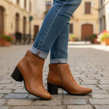 Imagem de Bota Feminina Bottero 346901 Couro Burnish Cano Curto Salto Bloco 6cm 