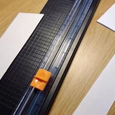 Imagem de Guilhotina Refiladora de Papel A4 Manual - Corte Preciso e Seguro para