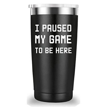 Imagem de Mamihlap Caneca de viagem I Paused My Game To Be Here. Presentes para jogadores masculinos e adolescentes. Piada engraçada de humor de jogador de vídeo PC para pai, marido, tio, irmão, crianças,
