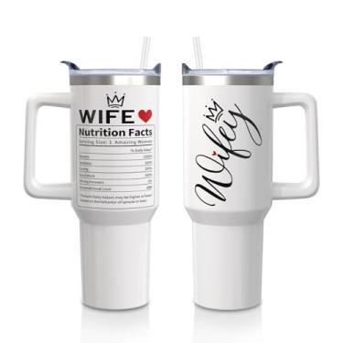 Imagem de Aokoyi Best Wife Gifts Copo de 1,134 g com alça e tampa de palha, presente de aniversário de Dia das Mães, presente de Dia dos Namorados para mulheres, caneca de garrafa de água com isolamento Wifey