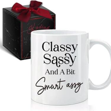 Imagem de Kadiak Caneca de café engraçada de humor adulto para mulheres - Classy Sassy 325 ml, presente divertido de aniversário ou Natal para amigos, colegas de trabalho, vizinho, namorada, esposa