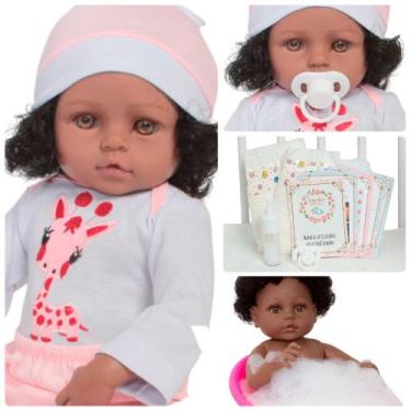 Imagem de Bebê Reborn Negra com Roupinha Girafinha 100% Vinil - Cegonha Reborn D