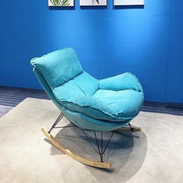 Imagem de Cadeira de balanço contemporânea de destaque, cadeira de lazer com estrutura de aço única, cadeira de sofá individual estofada em tecido de veludo confortável, cadeira reclinável para sala d