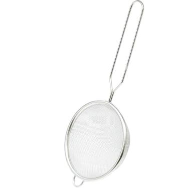 Imagem de Peneira de Cozinha em Aço Inox, 10cm de Diâmetro, 22cm de Altura, Malha Fina, com Cabo Longo e Apoio Lateral, 35g