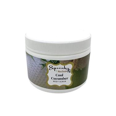 Imagem de Pepino Cool Scrub - Este esfoliante corporal é perfeito para esfoliar, refrescar e hidratar sua pele com óleos essenciais luxuosos, sal marinho e o delicioso aroma de pepino fresco.