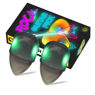 Imagem de Palhetas de guitarra iluminadas auto brilhantes para acústica, elétrica e baixo, acessórios de guitarra presente para guitarristas, guitarristas, bateria substituível, média, com estojo (dois verdes)