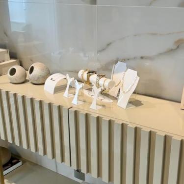 Imagem de Kit Expositor de Joias em Acrílico Branco 7 Peças para Vitrine, Ideal para Colares, Anéis, Brincos e Pulseiras (Branco)