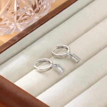 Imagem de Brincos de argola banhados a ouro 14K/18K para mulheres pequenos brincos de argola de ouro CZ coração delicado pingente de gota brincos pendentes, standard, Cobre, Sem pedras preciosas