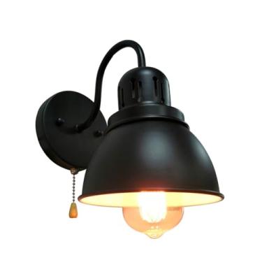 Imagem de Luminária de parede interna preta em metal com estilo antigo, com puxador e 1 chama, ideal para quarto, sala de estar e escadas.
