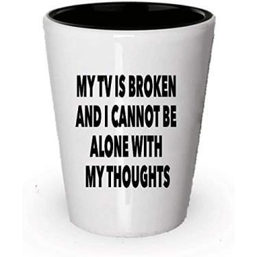 Imagem de My TV Is Broken And I Cannot Be Alone With My Thoughts Shot Glass - Melhor citação de TV (2)